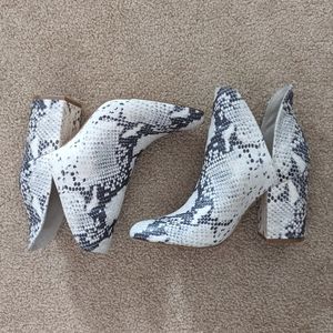 Steve Madden NWOT Booties